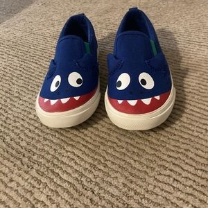 Old Navy NWOT Little Kid monster sneakers size 10/16.5